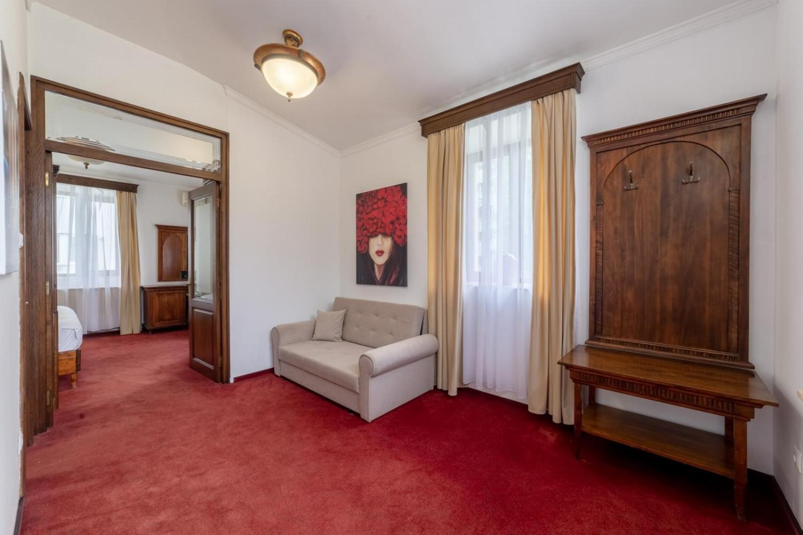 Arc De Triomphe By Citybookings Bucharest Exterior photo