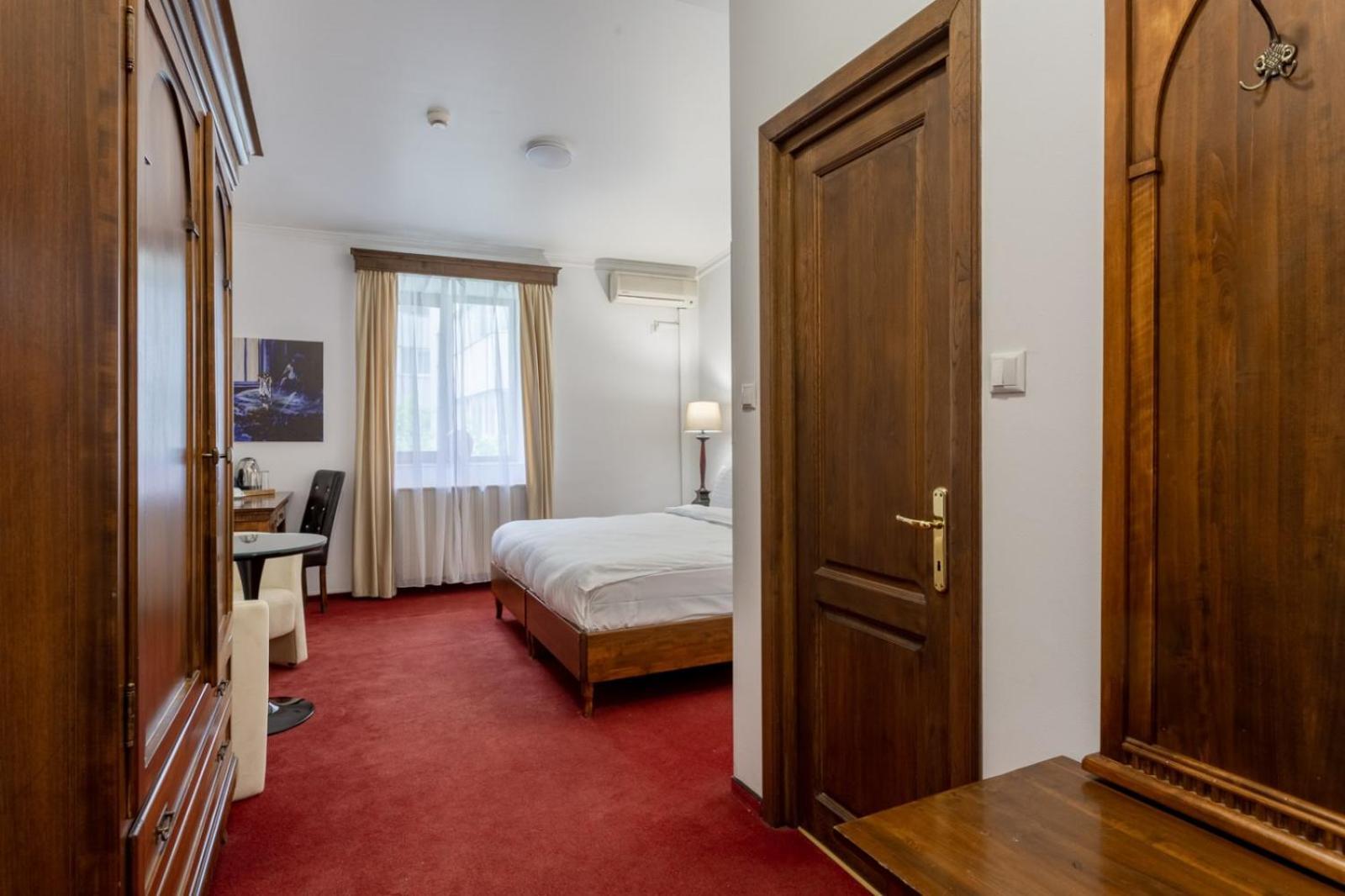 Arc De Triomphe By Citybookings Bucharest Exterior photo